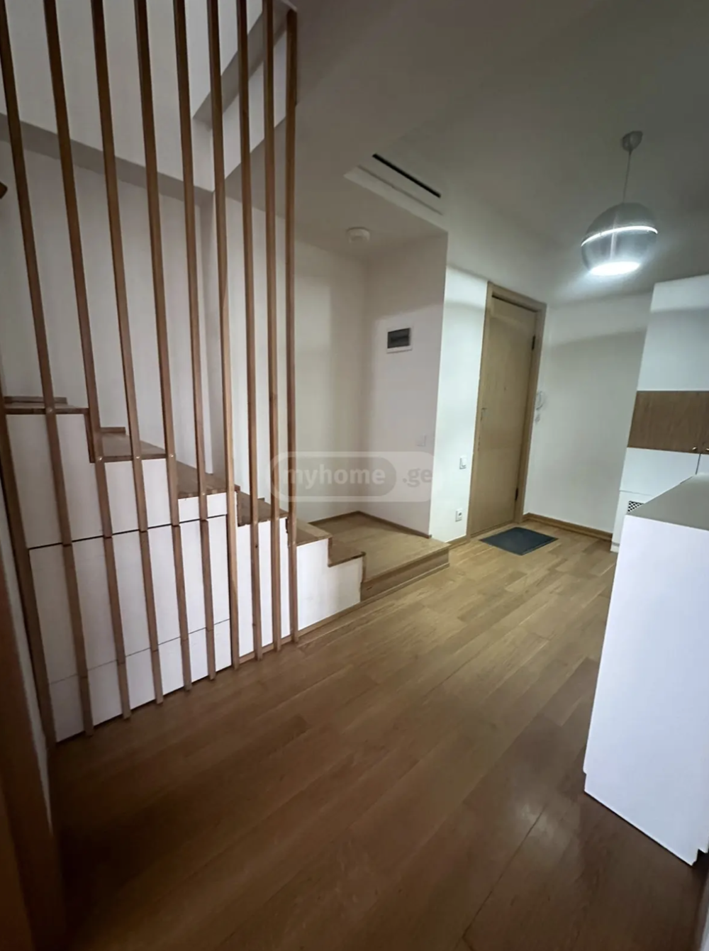 ქირავდება 5 ოთახიანი ბინა საბურთალოზე